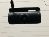 後方にもドライブレコーダーのカメラが付いています。前後両方でお車の周りを監視・記録いたします。