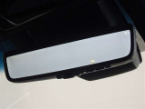 デジタルインナーミラーを装備してます。後部座席の人や大きな荷物で後方の視界を遮られることがありません。