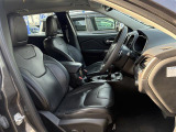 高級感のあるシートです!JEEPのロゴがオシャレ!