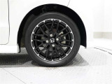 純正のアルミホイールを装備しております。(165/55R15)