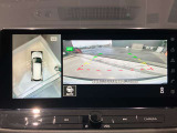 前後左右4つのカメラで、上から見たような映像をお届け、駐車時も安心、アラウンドビューモニター付(肉眼では確認し辛い左前の映像に切り替えることも可能です)。