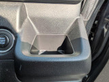 運転席のドリンクホルダーです。