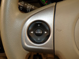 【ステアリングリモコン】ステアリングにオーディオ調節可能なスイッチが装備されていますので運転中でも視線をそらさずにオーディオの調節が可能です!