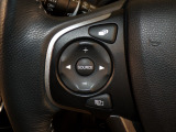 【ステアリングリモコン】ステアリングにオーディオ調節可能なスイッチが装備されていますので運転中でも視線をそらさずにオーディオの調節が可能です!