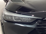 LEDヘッドライトは、点灯の瞬間から最大光量を発揮し、突然暗くなるトンネルなどでの安定感を高めます。