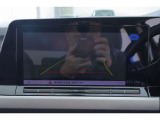 リヤビューカメラ:車両後方の映像を映し出し、画面にはガイドラインが表示され、車庫入れや縦列駐車を容易にしてくれます♪