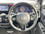 インテリアに合わせたデザインのステアリングは、運転される方のことも考え、運転しやすい形状、大きさです。是非一度、実際に触ってお確かめください。