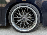 社外アルミホイール装着にて足元もおしゃれに仕上がっております!