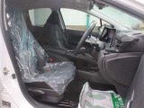 スタイリッシュなダークグレーの内装色がおしゃれです♪広々とした運転席周りで快適ですね☆もちろんルームクリーニング済みです!
