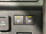 寒い日のドライブを快適にする運転席&助手席シートヒーターが付いてます。アクセサリーソケット(12V/120W)も装備されています。