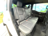 後部座席も気になるようなキズ・汚れやへたり等、大きなダメージはなく、良好な状態です。