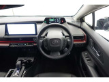 スポーティームード溢れる運転席周りですね。 クイックなドライビングに対応できるよな運転席回りになっています。 ドライブがますます楽しくなりますね!