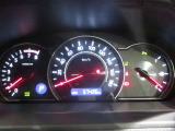 とっても見やすいメーターです。夜間時はラグジュアリーな気分にさせてくれる照明が魅力ですので、夜のドライブも楽しみになりますよ♪