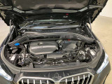 BMW 2.0L 直列4気筒ツインパワーターボ ガソリンエンジン :バルブトロニック(無段階可変バルブリフト)、ダイレクトインジェクションシステム、ダブルVANOS(吸排気無段階可変バルブタイミング)