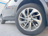 【純正アルミホイール】外観にマッチした純正アルミホイールを装着しております。各種社外アルミホイールや、スタッドレスタイヤも取扱いしております。是非ご相談ください♪