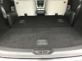 後部座席を倒すとかなりの広さがあり大きな荷物もラクラク積めますよ!