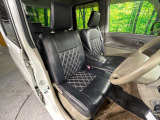 運転席まわりには十分なスペースがあり、大柄な方でもゆったり運転していただける環境です。