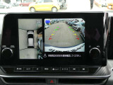 これが【アラウンドビューモニター】上空から見下ろしているかのような映像を映し出して、スムーズな駐車をアシスト