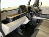 見通しのよいすっきりとした視界で、誰でも運転しやすいです。運転のしやすさは疲れにくさにも繋がりますよ♪