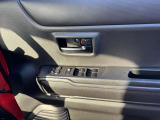 運転席から操作しやすい位置にボタンが設置されています♪