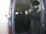 他社の1BOXにない装備のワクワクゲート!!上にも横にも開きます!!車の後ろ側にスペースがない場合でも、乗り降りや荷物の出し入れがラクラク出来ちゃいます!!