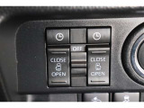 スライドドアの開閉は、ドアハンドルはもちろん運転席からのスイッチ操作でも可能です。お子様の送迎時の乗り降りも一段と楽になります。