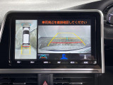 【パノラミックビューモニター】クルマを真上から見下ろした視点で駐車をサポートします!クルマの斜め後ろや真横など、いち早く障害物に気が付くことができます。