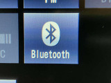 Bluetoothオーディオ対応可。お持ちのスマホやiPodなどとBluetooth接続して外部機器内の音楽などを車内で楽しめます。