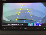 バックでの車庫入れも安心です! リアカメラが付いているバックモニター付のナビを装備しております。操作線もついており距離感も画面から確認できます。