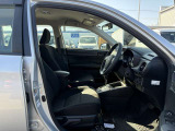 運転席シートにはラチェット式のシートリフターを装備!座ったままで簡単に上下でき、運転しやすいシートの高さが、ラクに見つかります。