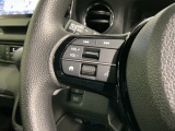 ステアリングにオーディオ操作スイッチが付いています。オーディオ画面に直接タッチしなくても操作が出来ますので、運転に集中できます。