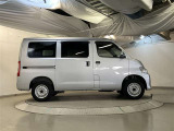 運転席側もスライドドアになっているので荷物の積み降ろしにも大変便利です。