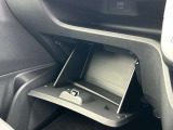 前席まわりの収納スペース。車内がスッキリ片付いてうれしいですね♪