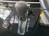 ■変速ショックの無いCVT(無段変速車)インパネシフトで、スムーズなシフト操作とサイドウォークスルーも可能です!