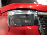 LEDヘッドライトは、点灯の瞬間から最大光量を発揮し、突然暗くなるトンネルなどでの安定感を高めます。