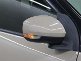 サイドターンランプ付きドアミラー。車両のドレスアップと右左折時の被視認性を兼ね備えたお洒落なミラーです。