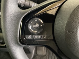 ステアリングスイッチがついていますので、オーディオのチャンネル変更、ボリューム、ジャンル変更が操作可能です。ハンドルから手を離さず安全に操作できます。