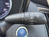 【オートライト(AUTO)】外の明るさをシステムが感知して、自動でヘッドライトが点灯します。ヘッドライトをつけ忘れを防ぐ便利機能です。