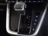 電動パーキングブレーキ・ブレーキホールドを装備してます。ホールド機能は信号待ちが多い一般道で疲労軽減になり、大好評です!