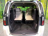 普段のお買い物や通勤、送迎等に十分な荷室スペースを確保しております。セカンドシートを倒すと、大きな荷物の積載も可能です♪