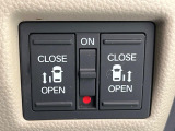 【両側パワースライドドア】スマートキーや運転席のスイッチで後席両側スライドドアの開閉が可能♪電動だから力を入れてドアを開ける必要が無く、小さなお子様でも簡単に開け閉めでき快適です♪