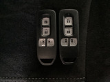 スマートキー付きですからドアロックの開閉およびエンジンスタートが楽々です。電動スライドドアの開け閉めもボタンで操作できます。スペアキーも同じものを用意しております。