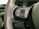 ステアリングにオーディオ操作スイッチが付いています。オーディオ画面に直接タッチしなくても操作が出来ますので、運転に集中できます。