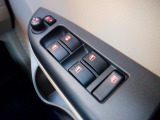 パワーウィンドウは運転席のスイッチのみオート機能も装備されております。
