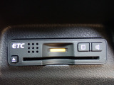 ■【ETC車載器】が装備されています。セットアップをしてお渡しとなり、ETCカードを差し込むだけで高速道路の利用が可能です。