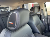 運転席と助手席のヘッドレストにはBOSEスピーカー内臓です。