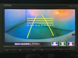 バックでの車庫入れも安心です! リアカメラが付いているバックモニター付のナビを装備しております。操作線もついており距離感も画面から確認できます。