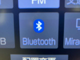Bluetoothオーディオ対応可。お持ちのスマホやiPodなどとBluetooth接続して外部機器内の音楽などを車内で楽しめます。