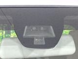 【スズキ セーフティサポート】走行中に前方の車両等を認識し、衝突しそうな時は警報とブレーキで衝突回避と被害軽減をアシスト。より安全にドライブをお楽しみいただけます。