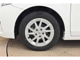 【アルミホイール】純正なので車に似合うデザインになっていますね。スタッドレスタイヤもご相談下さい。